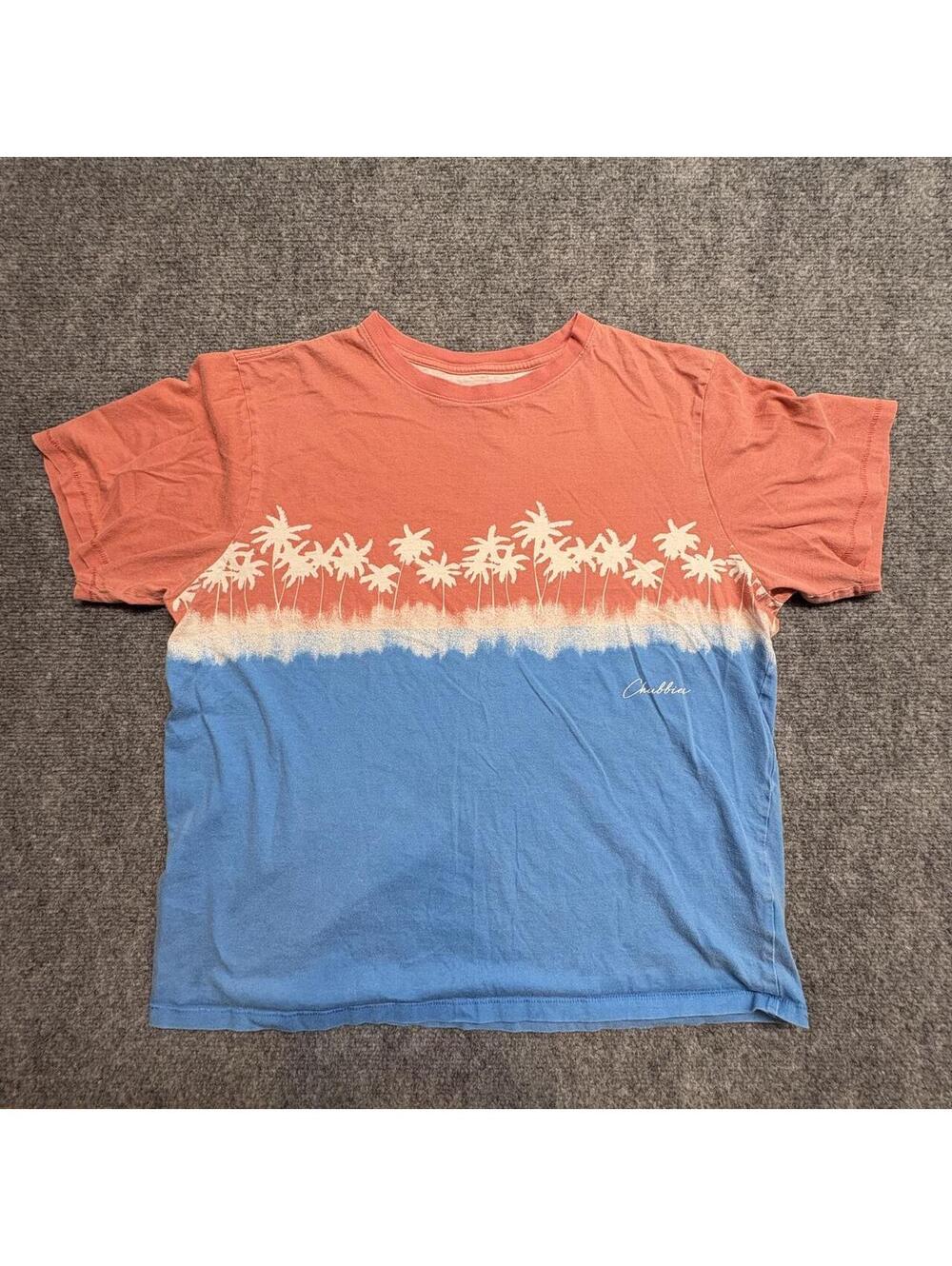 1159 Chubbies cotton t-shirt with white palm trees on a coral-to-blue gradient